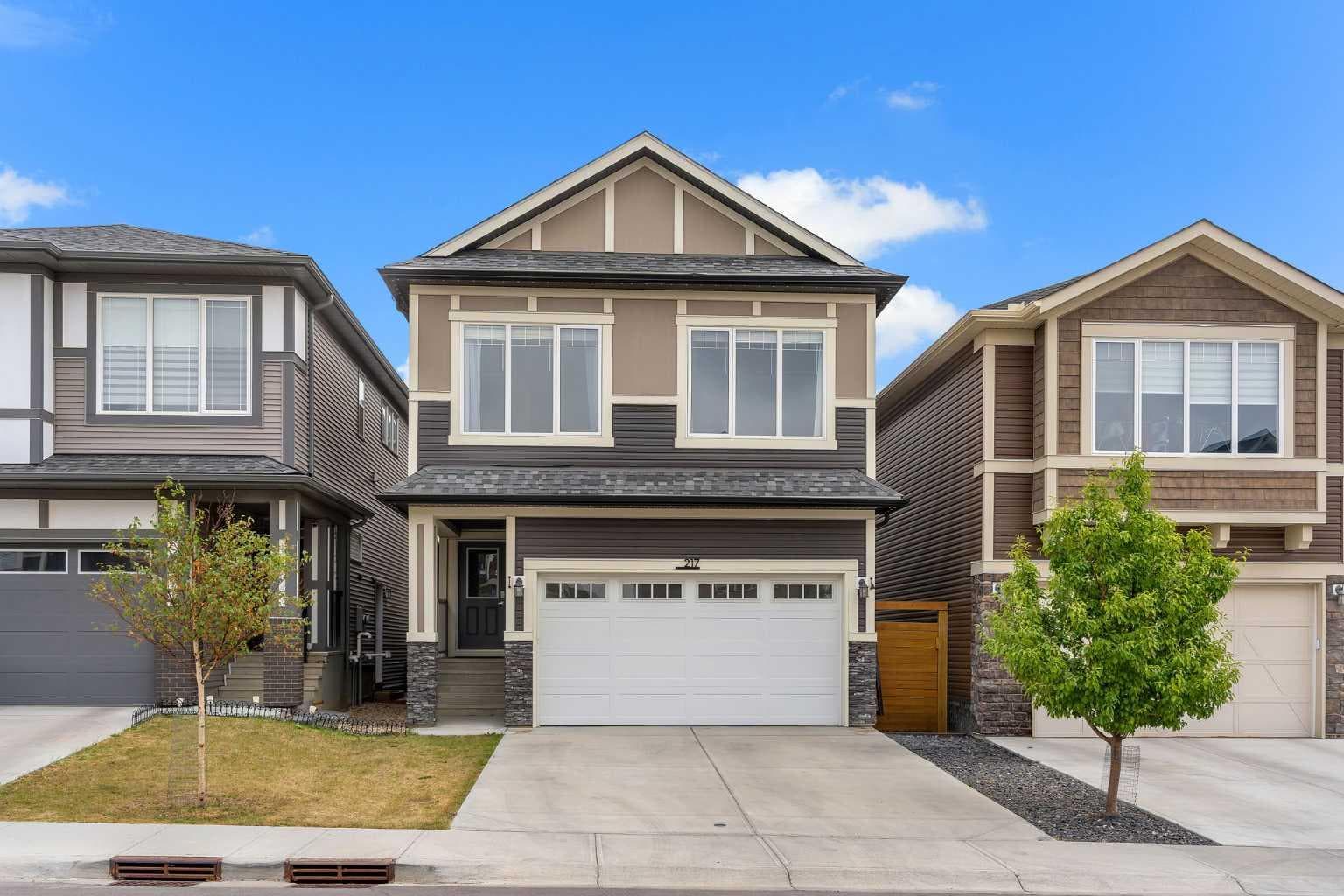 217 Lucas Crescent NW — photo 2