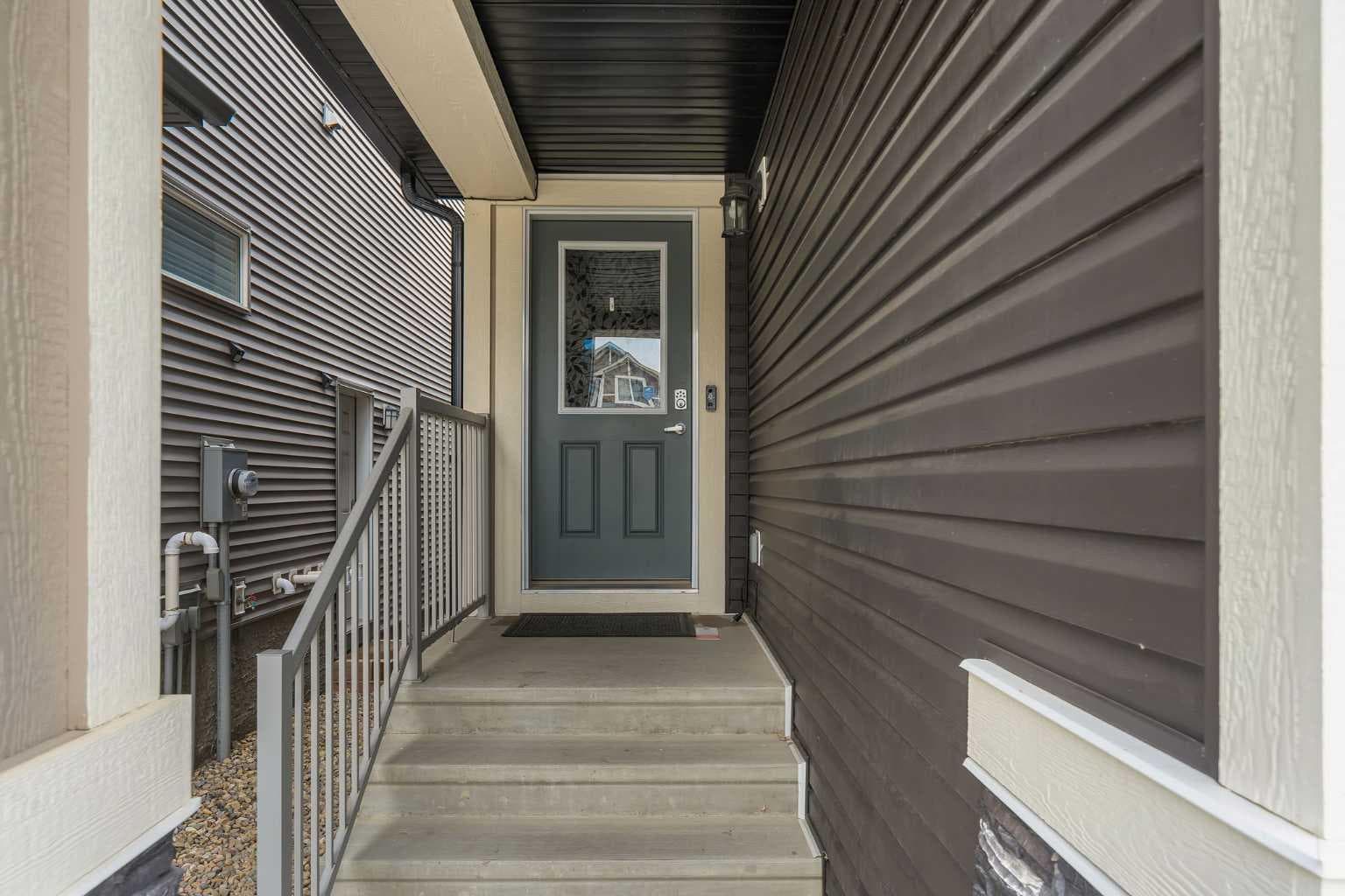 217 Lucas Crescent NW — photo 3