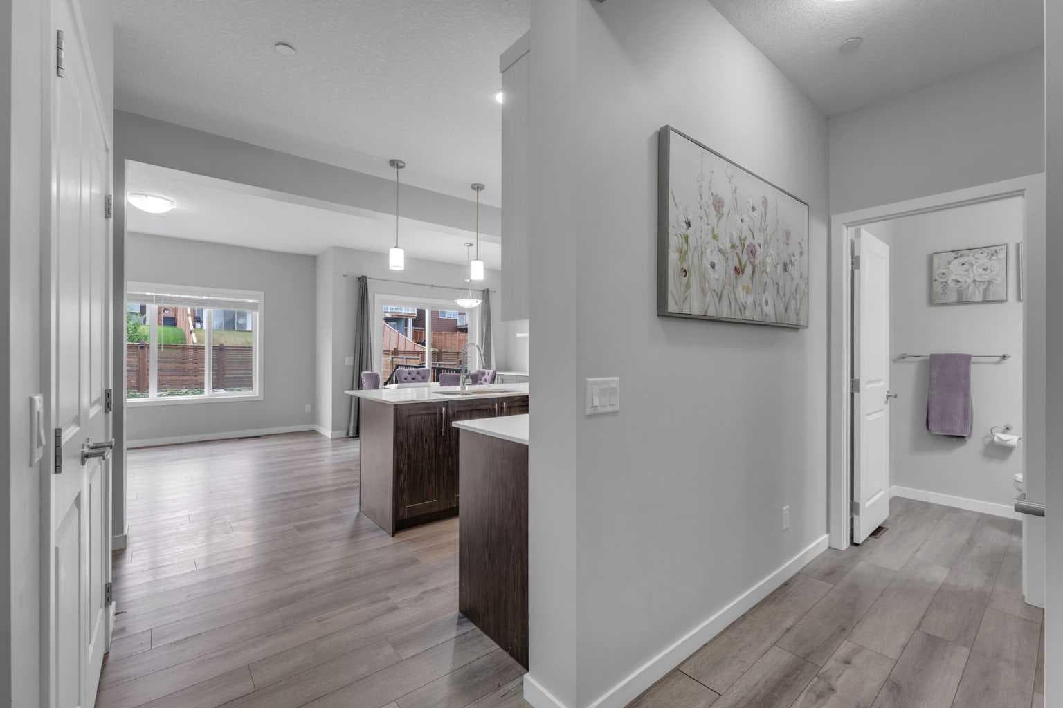 217 Lucas Crescent NW — photo 5