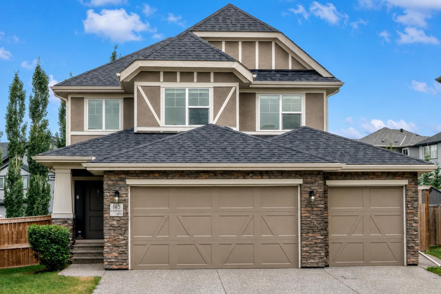 143 Stonemere Green — photo 1