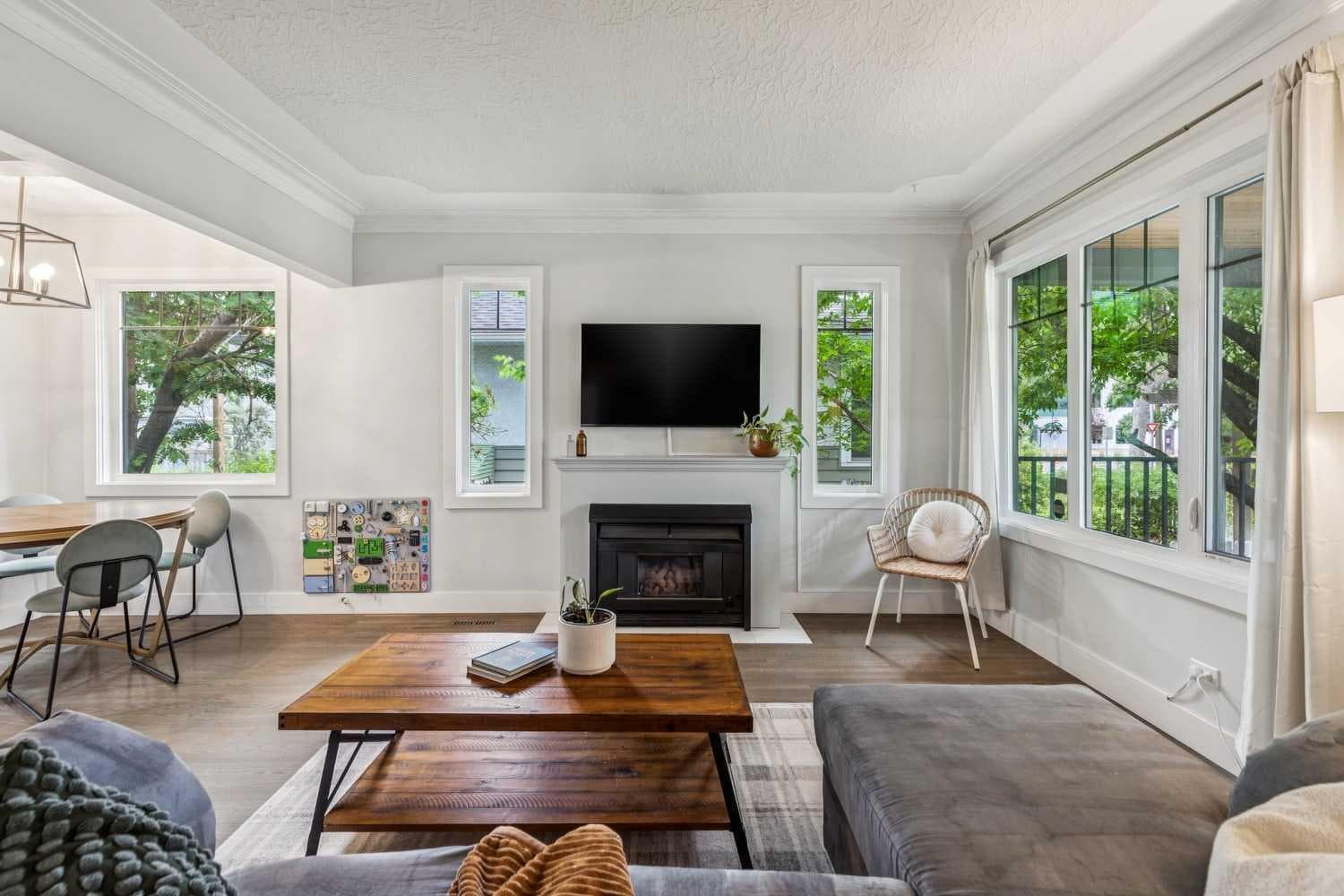 1644 16 Street SE — photo 3