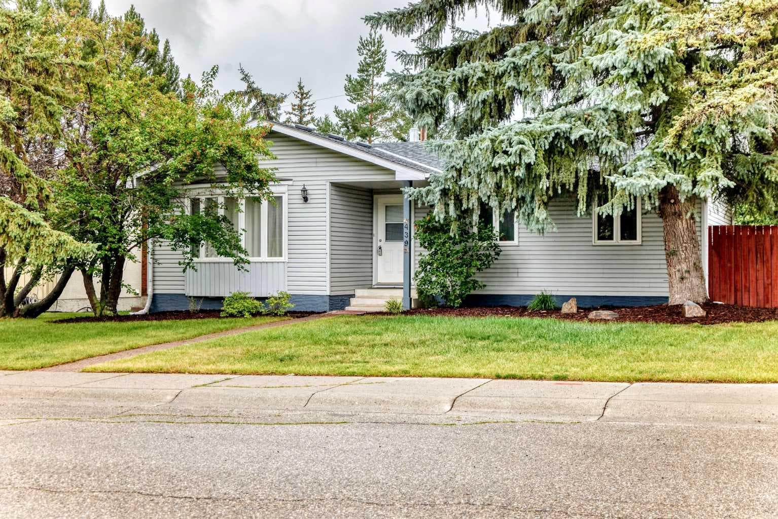 439 Queen Charlotte Drive SE — photo 2