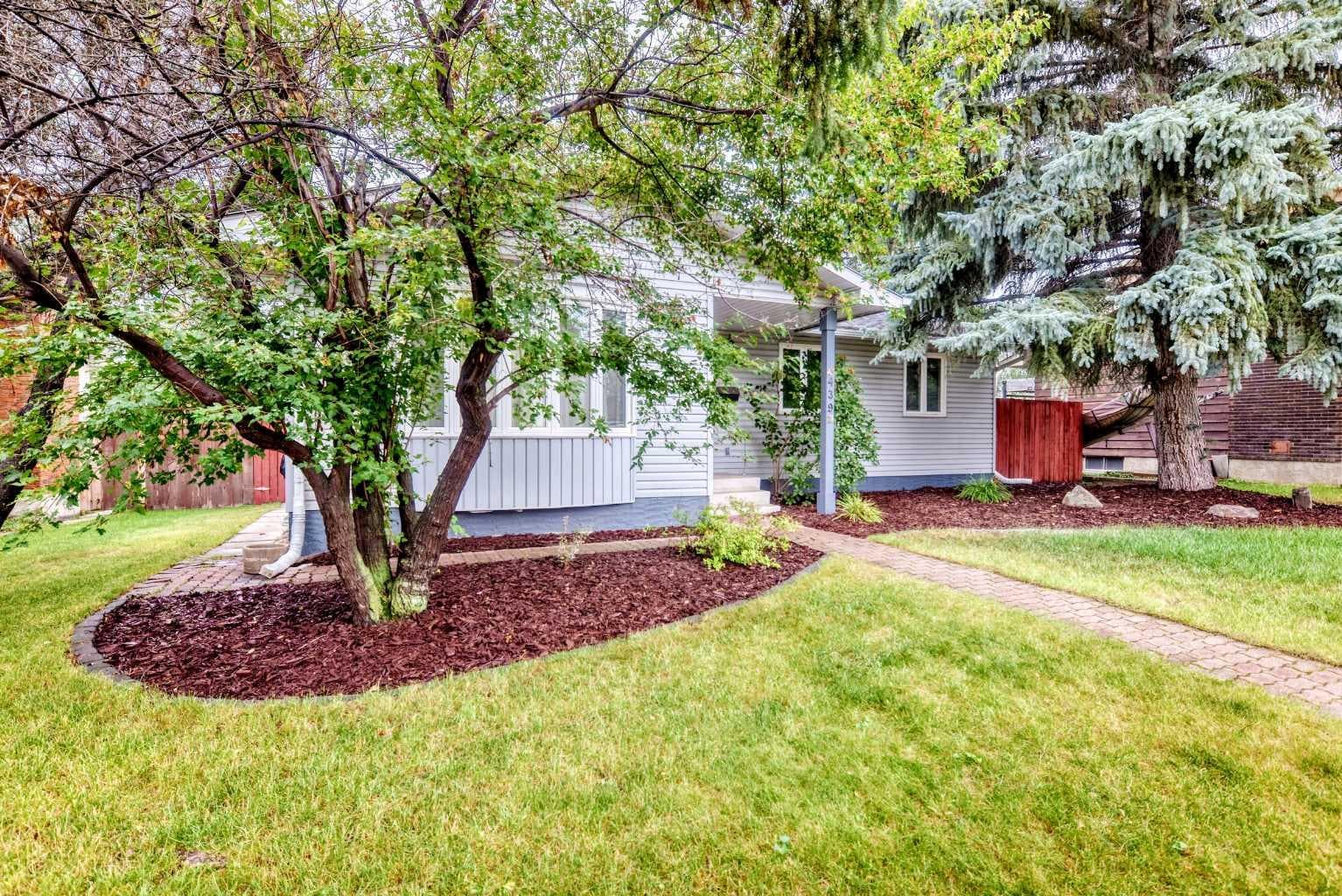 439 Queen Charlotte Drive SE — photo 4