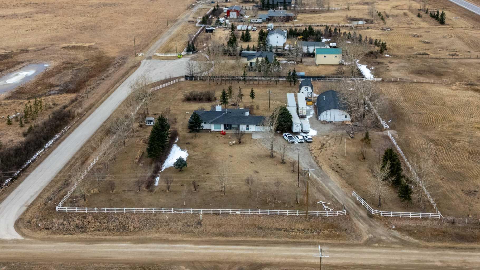 233239 Glenmore View Road — photo 4
