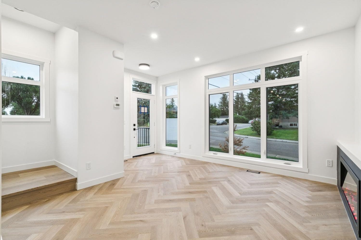 4303 30 Avenue SW — photo 3