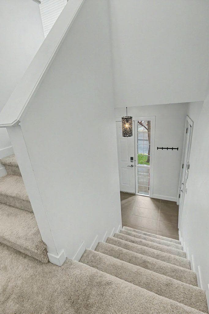 16, 2318 17 Street SE — photo 2