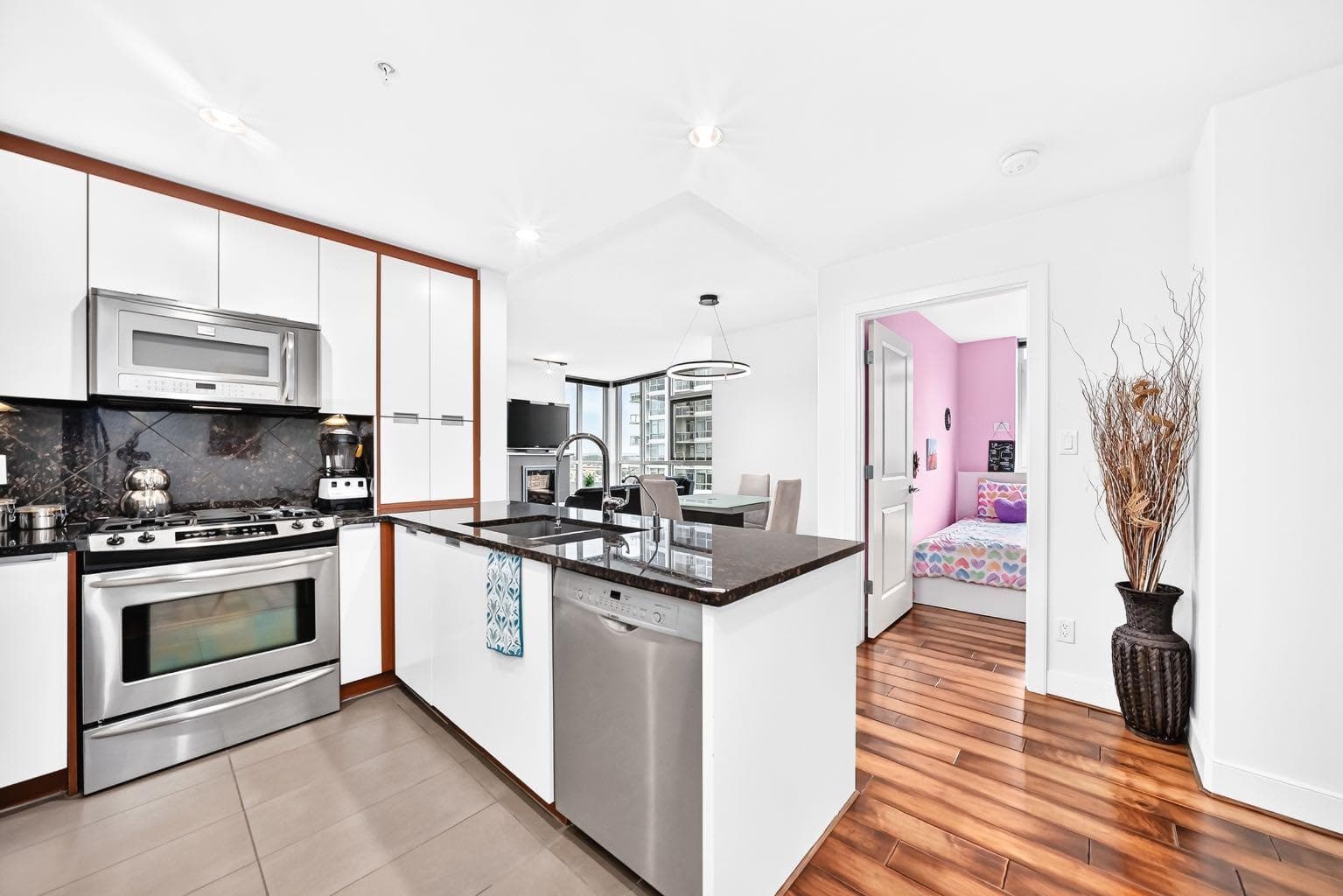 1405, 99 Spruce Place SW — photo 4