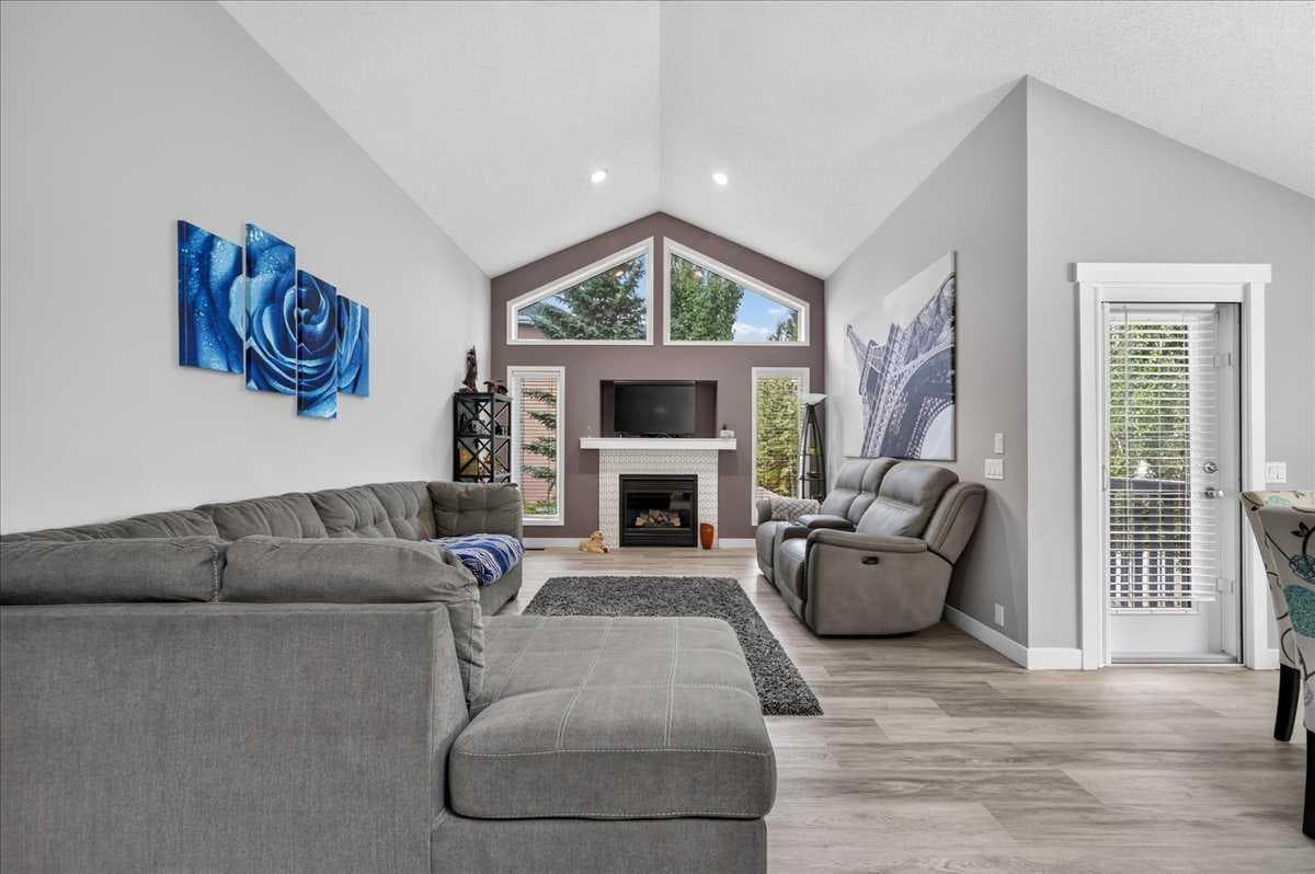 212 Cresthaven Place SW — photo 3