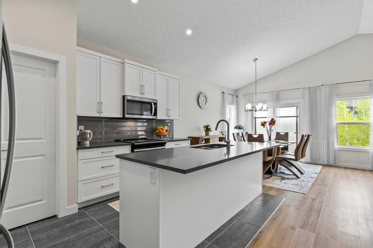 119 Walgrove Green SE — photo 4