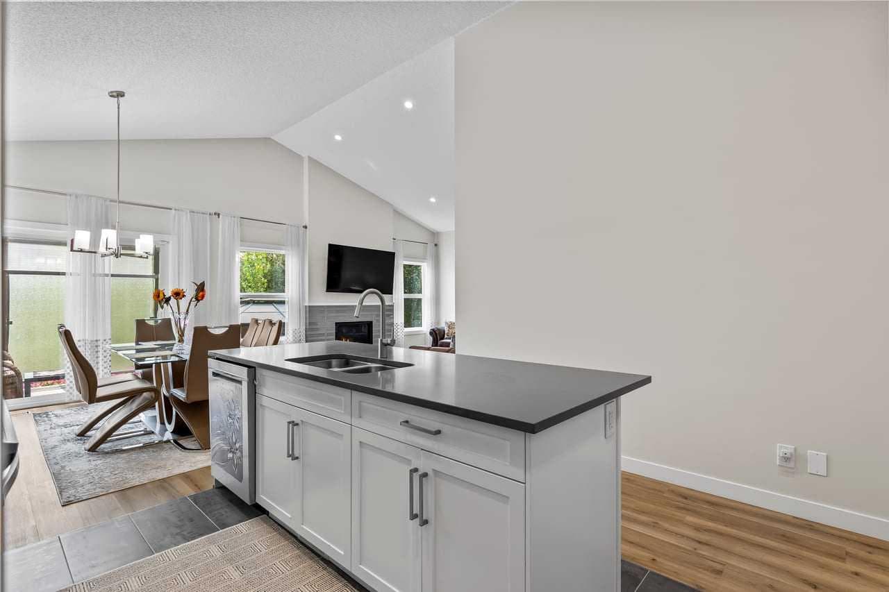 119 Walgrove Green SE — photo 5