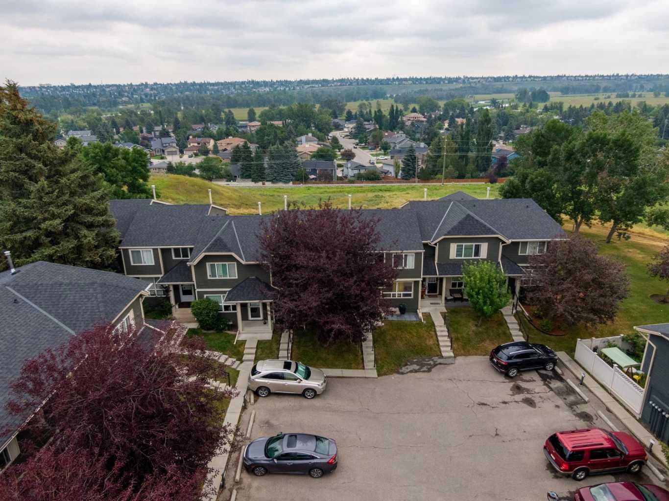 316 Queenston Heights SE — photo 5