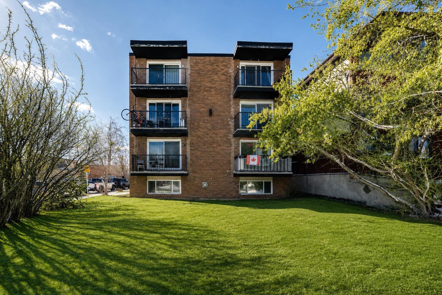 32, 1703 11 Avenue SW — photo 1