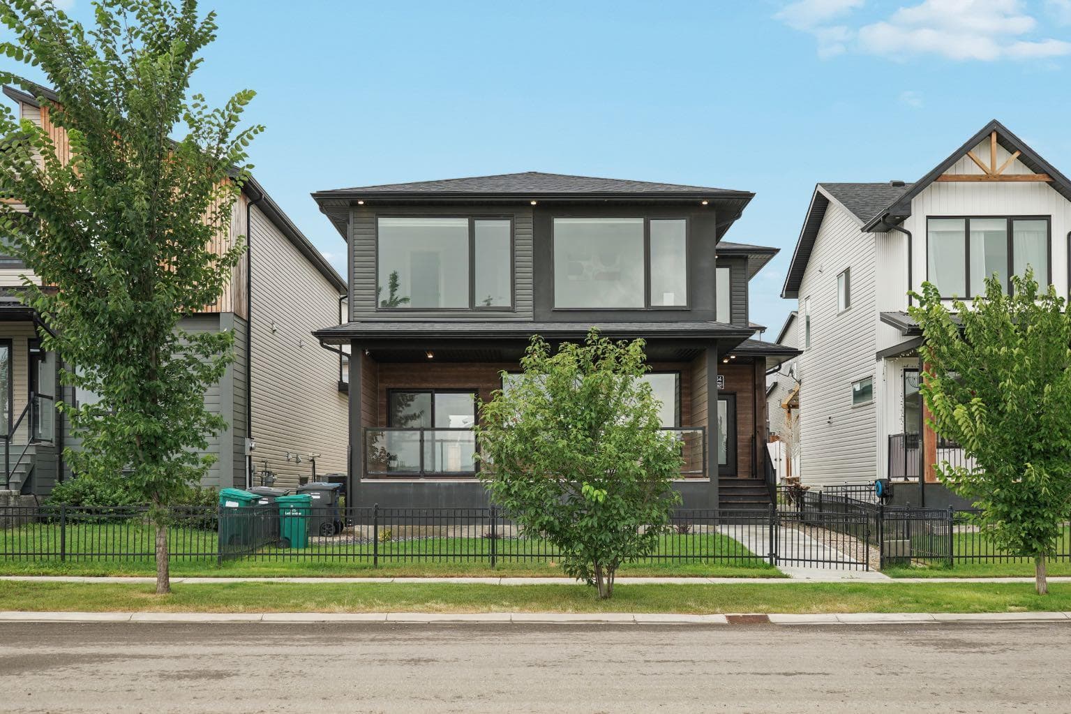 304 Grassland Boulevard W — photo 2