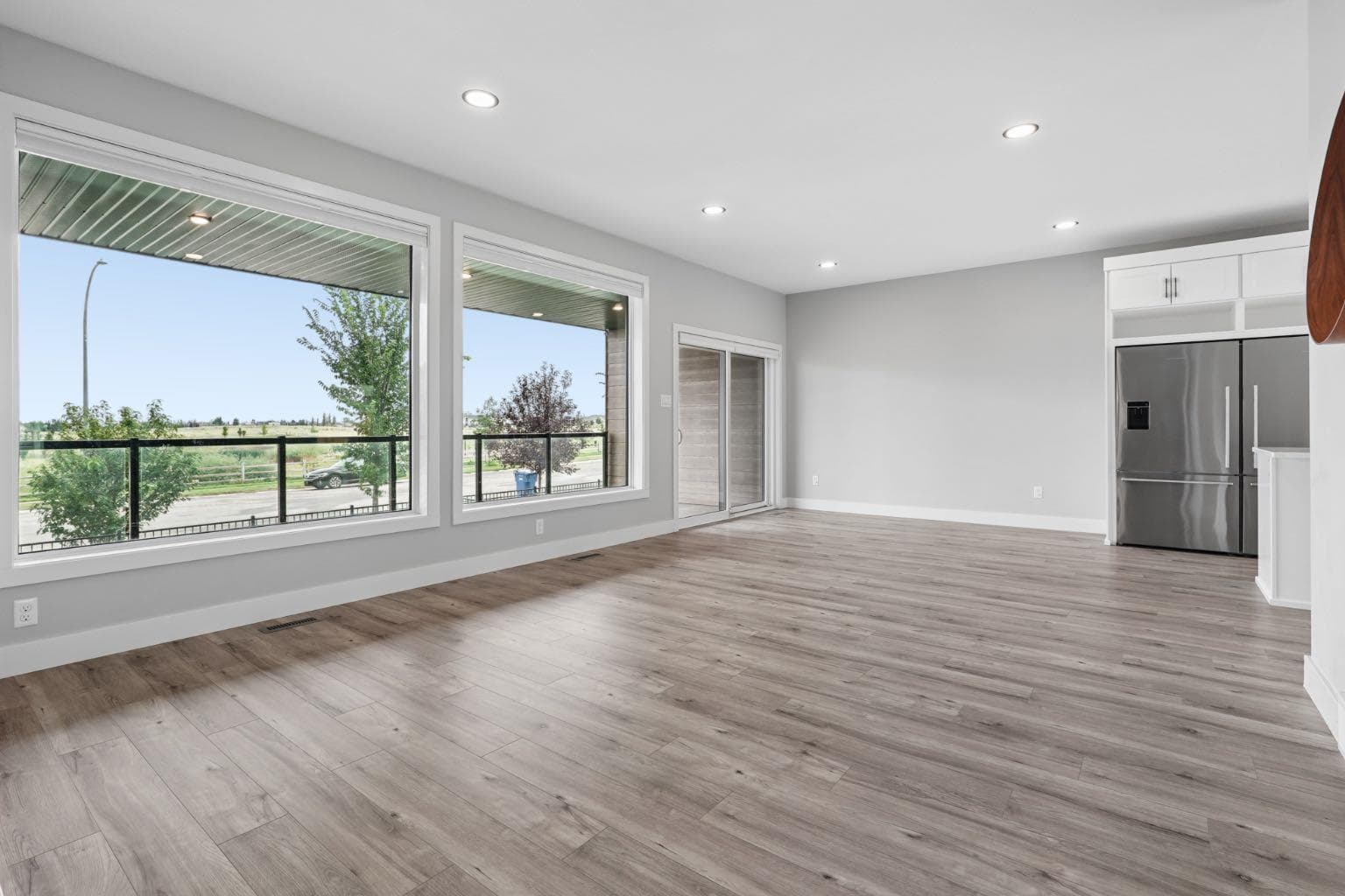 304 Grassland Boulevard W — photo 5