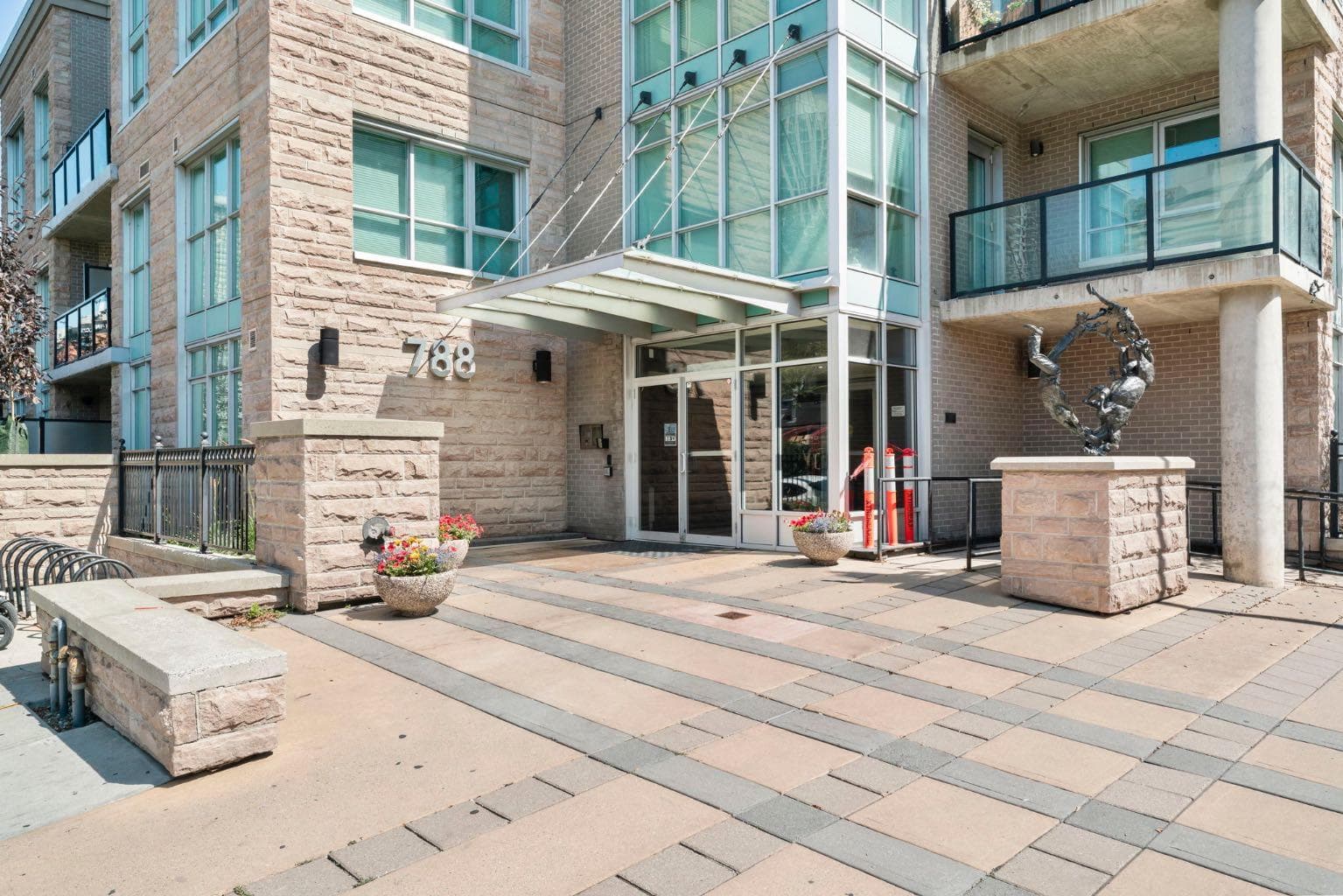 1102, 788 12 Avenue SW — photo 2