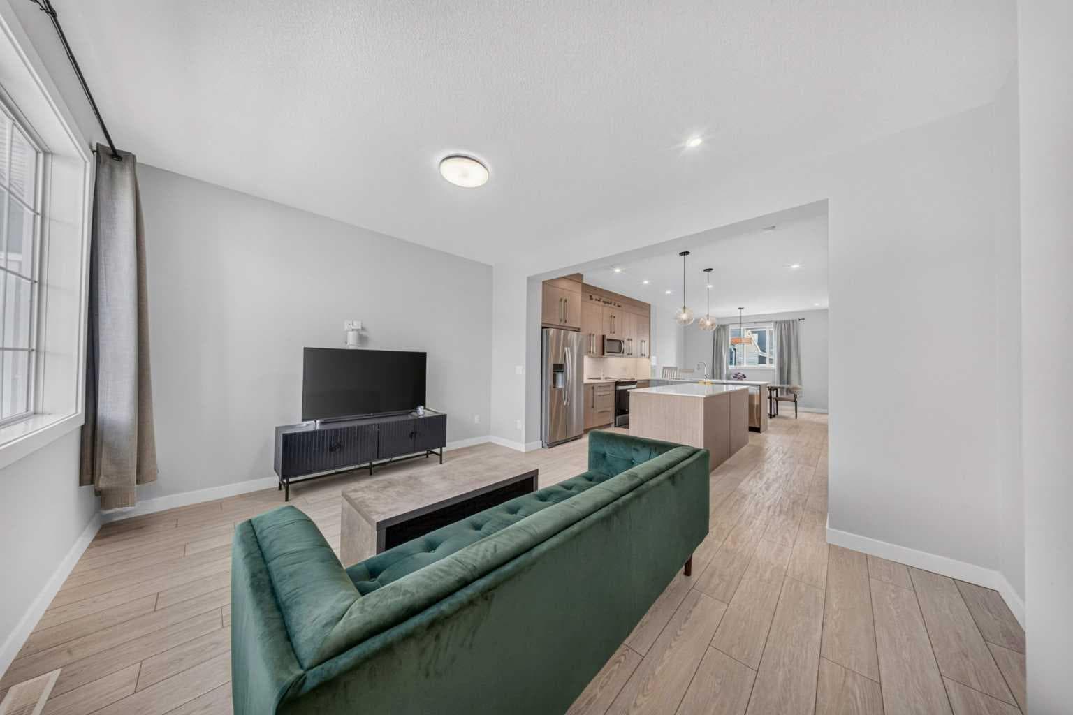 1044 West Lakeview Drive — photo 3