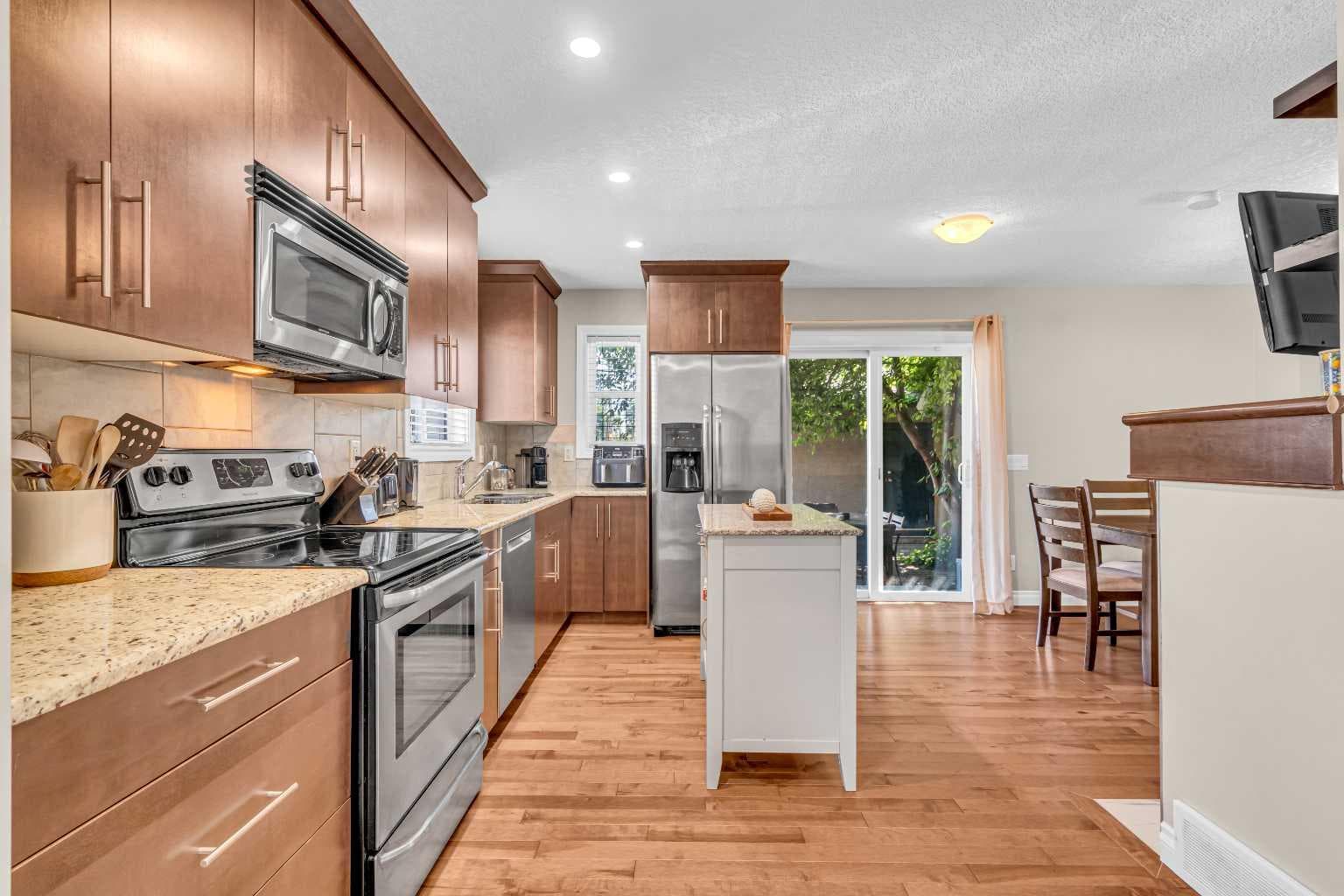 2, 821 Mcdougall Road NE — photo 2