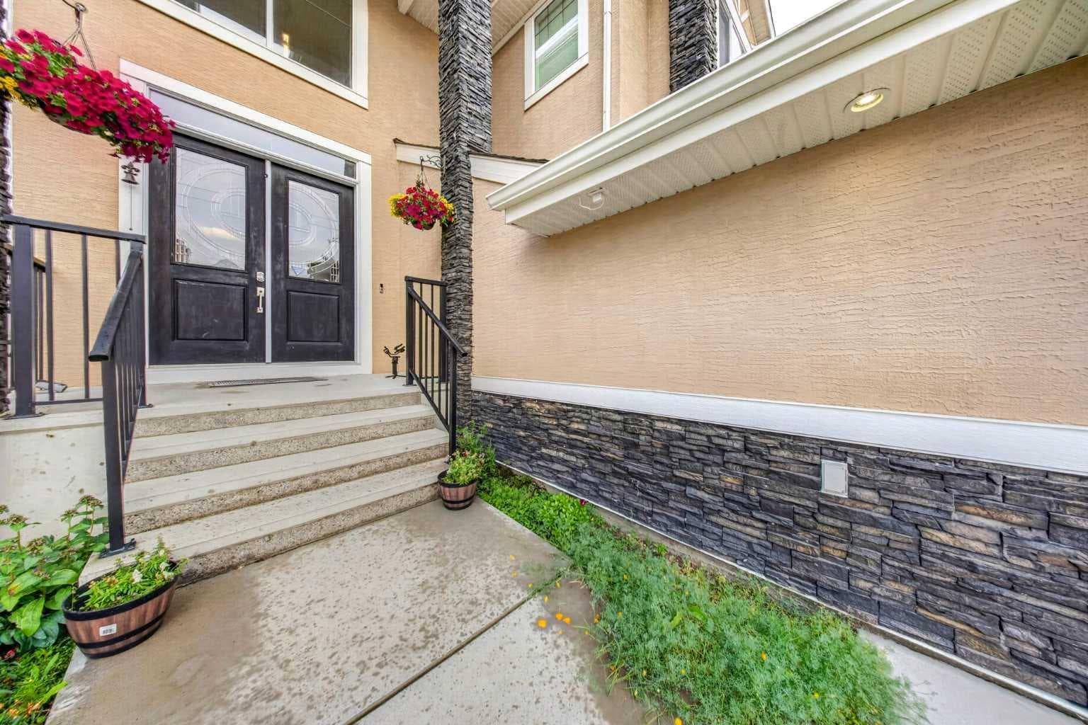 160 Kinniburgh Circle — photo 3