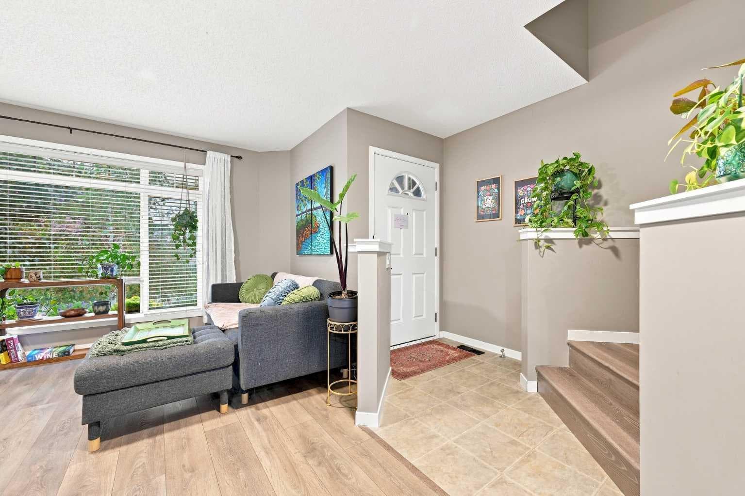106 Autumn Crescent SE — photo 3