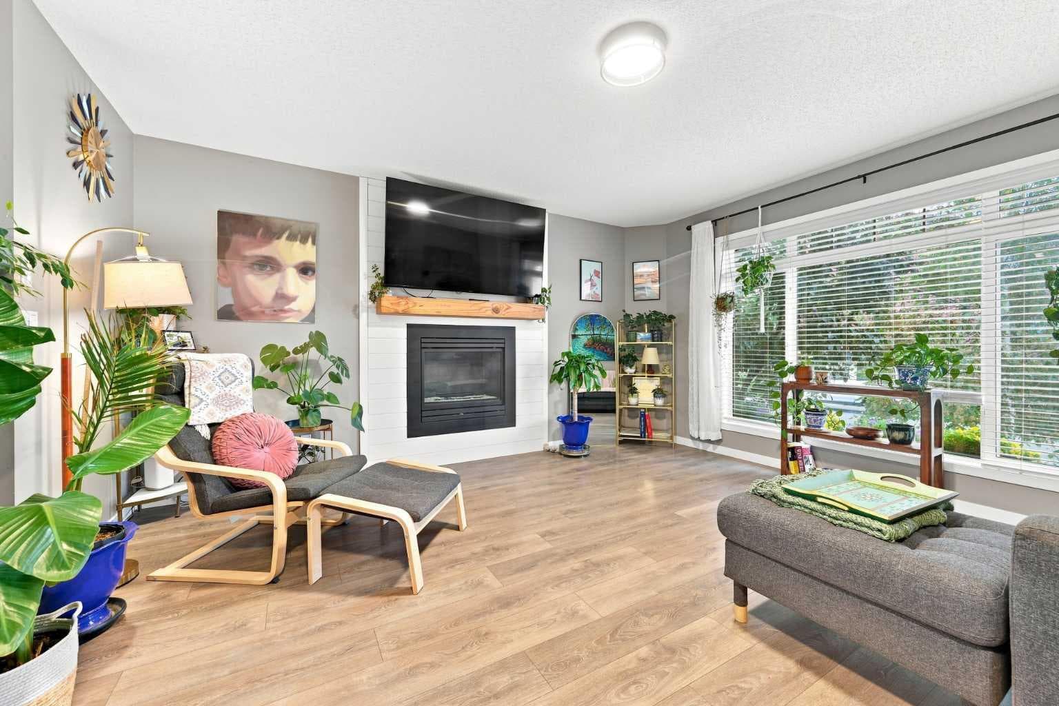 106 Autumn Crescent SE — photo 4