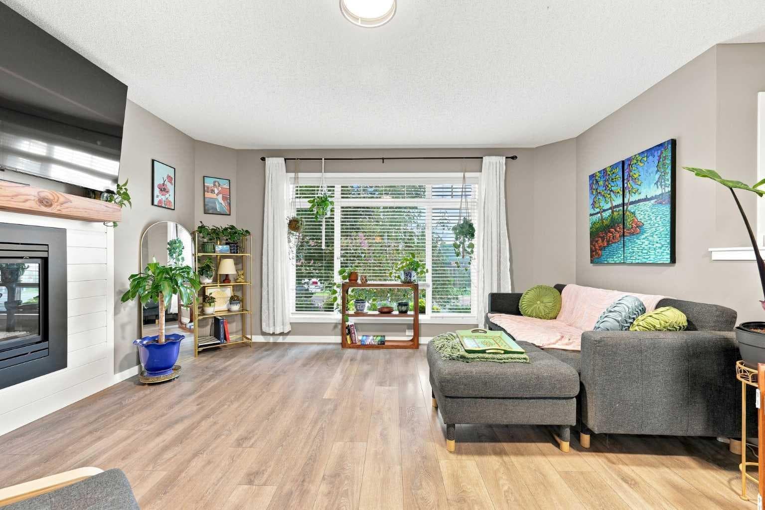 106 Autumn Crescent SE — photo 5