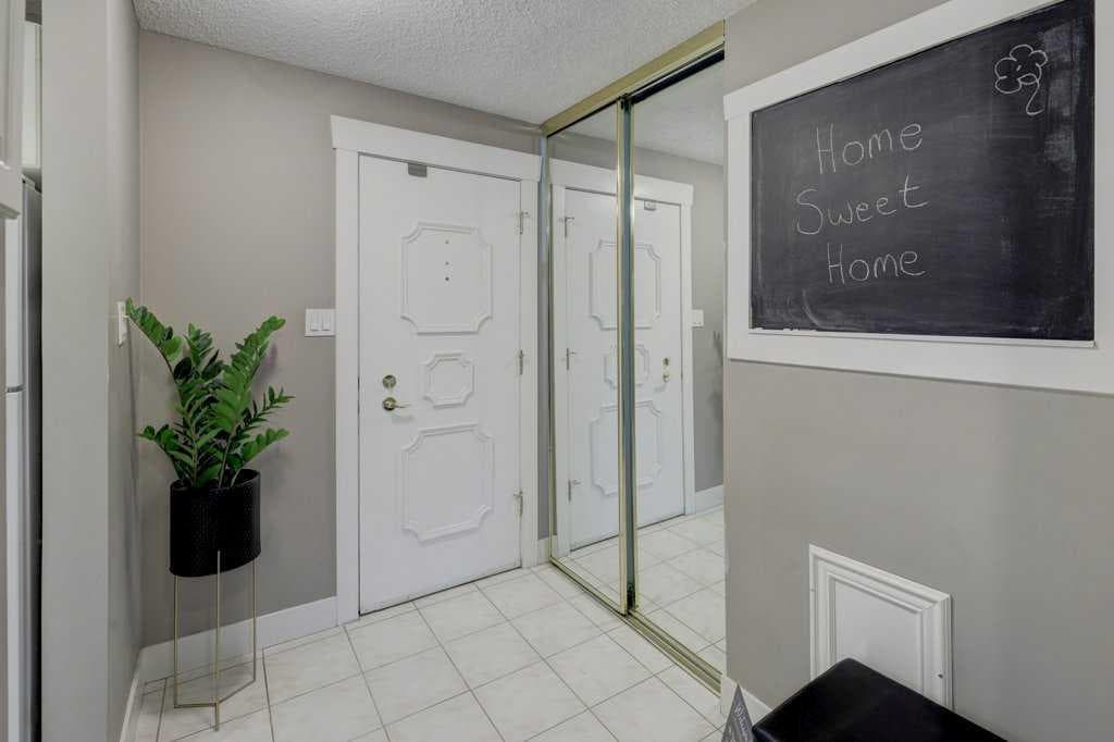1405, 201 Braeglen Close SW — photo 3