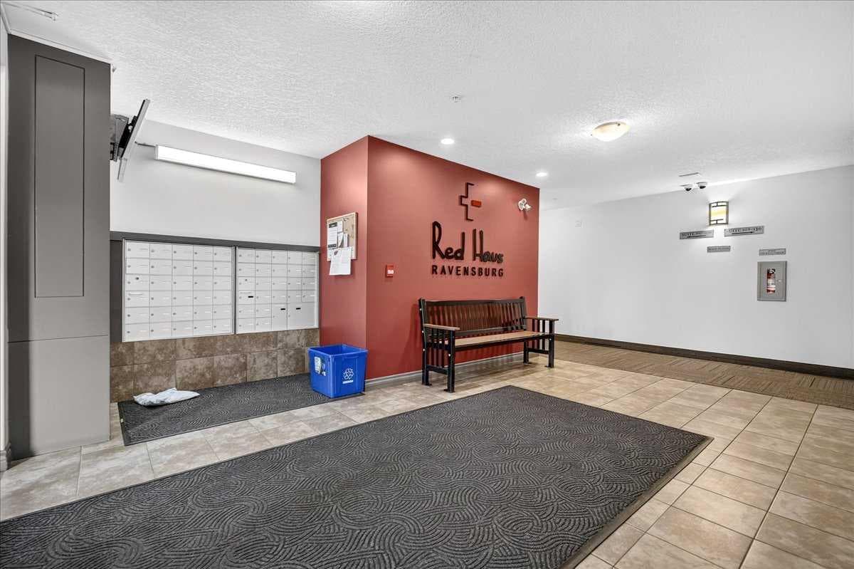 303, 70 Royal Oak Plaza NW — photo 4