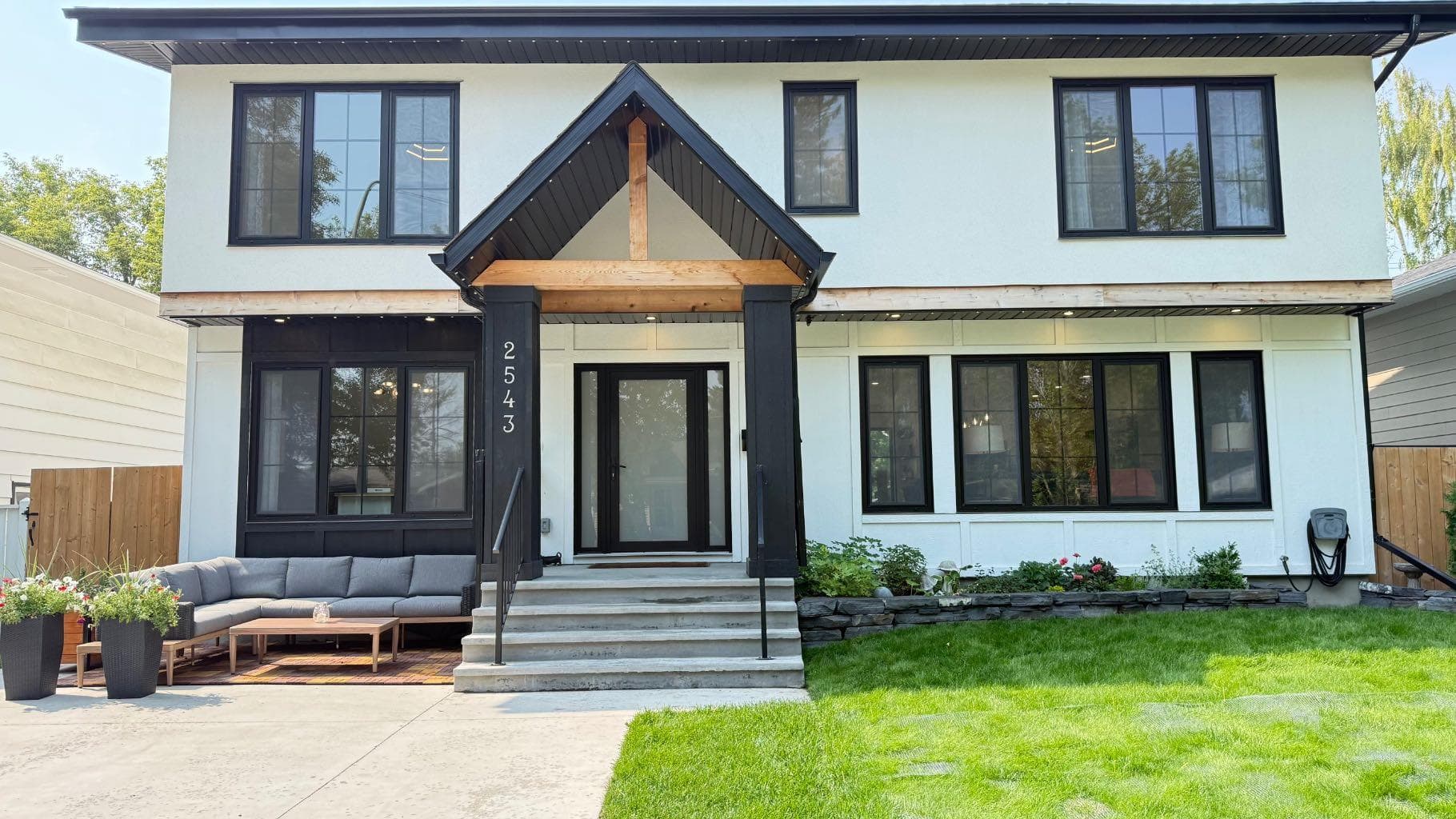 2543 Chicoutimi Drive NW — photo 1