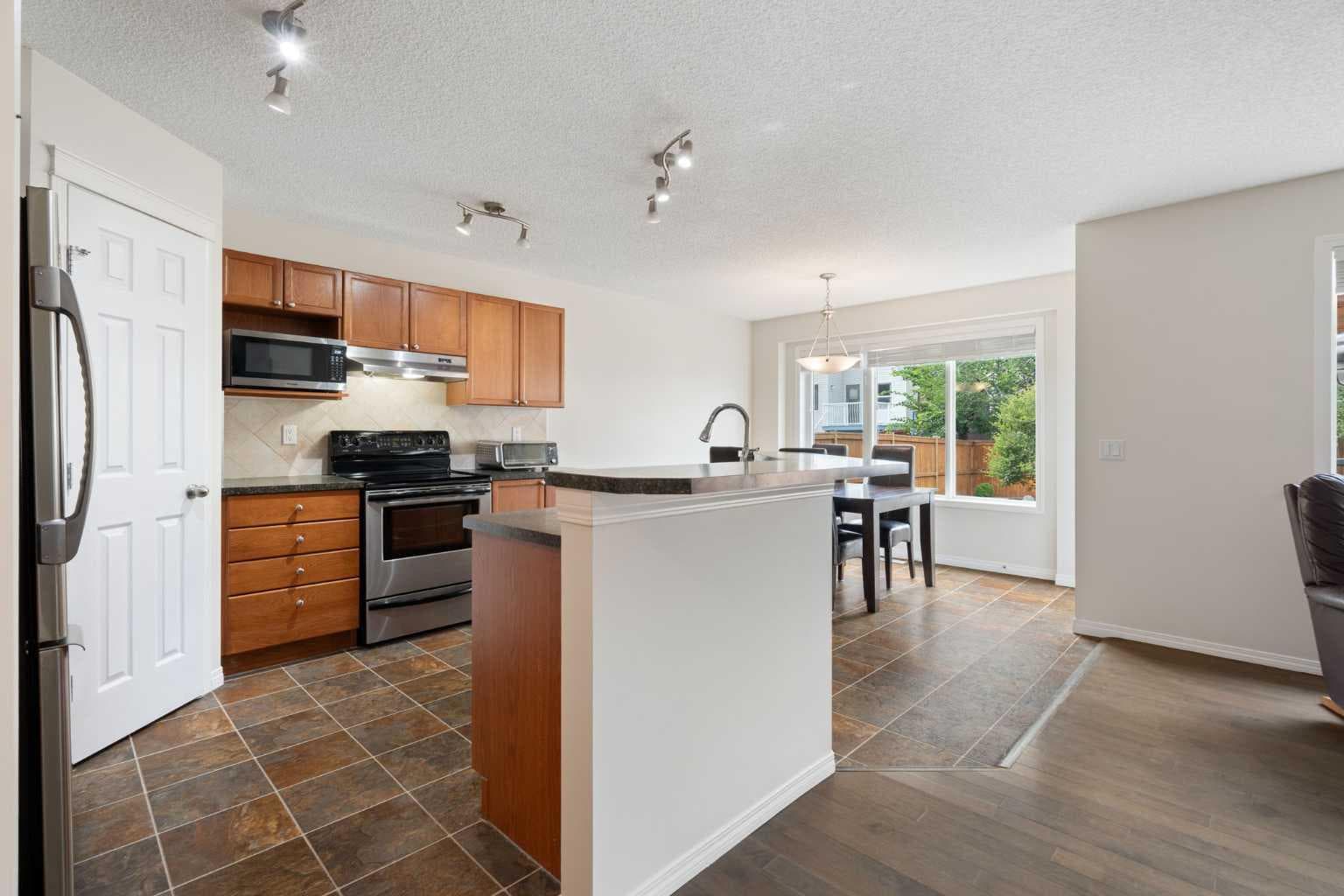 818 Copperfield Boulevard SE — photo 2