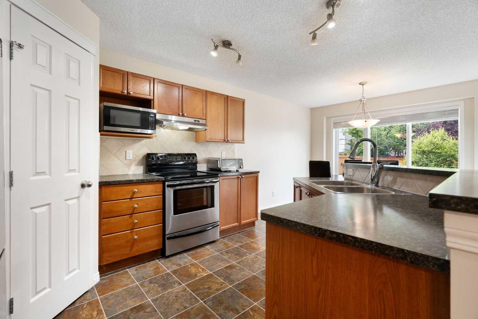 818 Copperfield Boulevard SE — photo 3