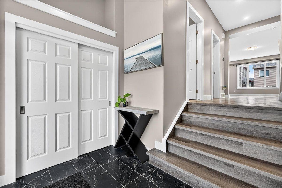 244 carrington Crescent NW — photo 3