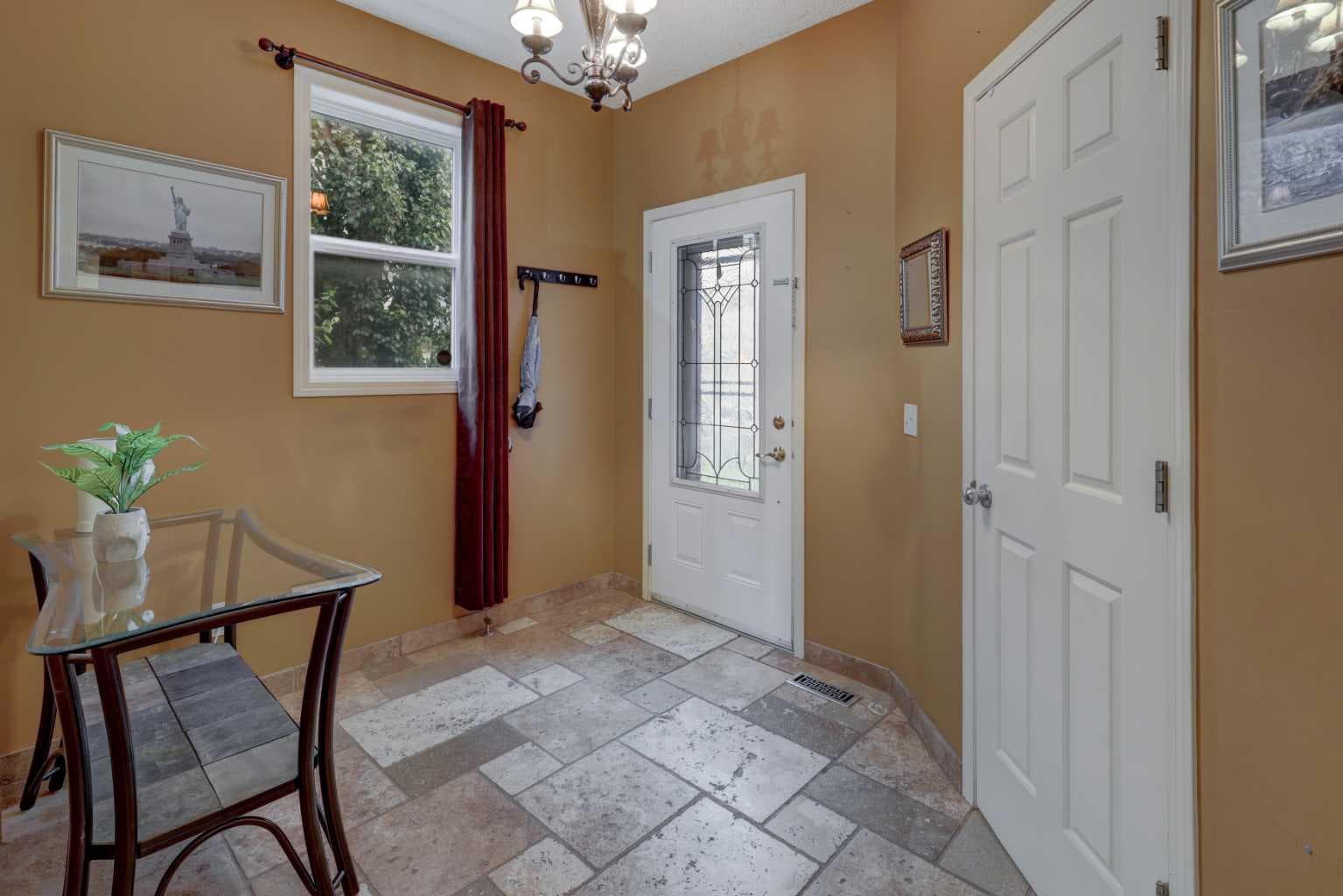 66 Copperfield Close SE — photo 2