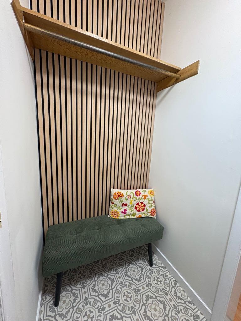 374 10 Street SE — photo 4