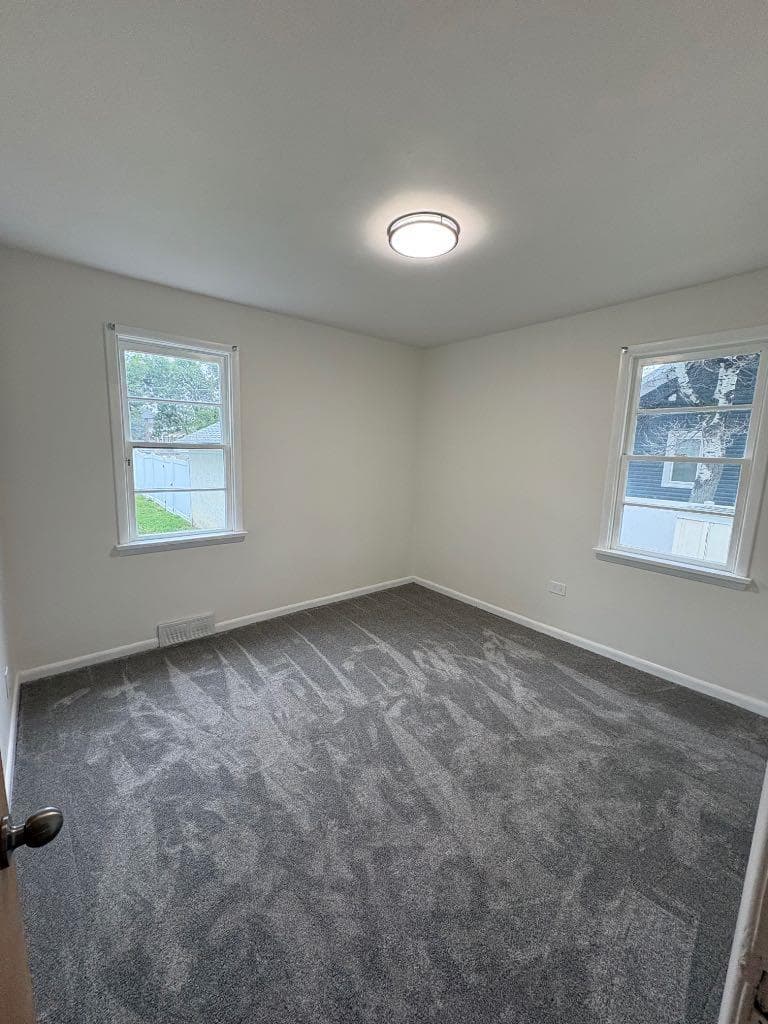 374 10 Street SE — photo 5