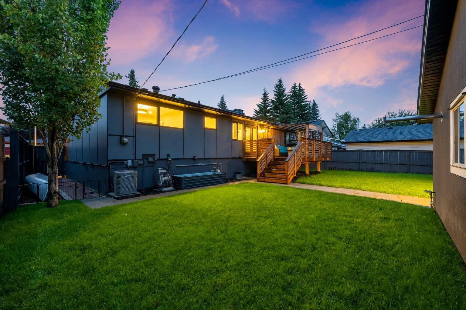 100 Lake Crimson Close SE — photo 4