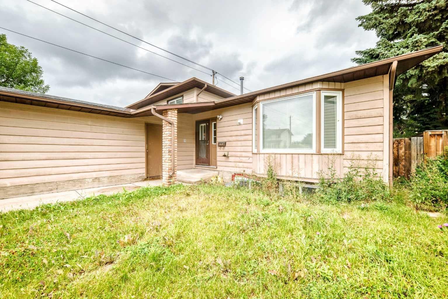 6832 37 Avenue NE — photo 3