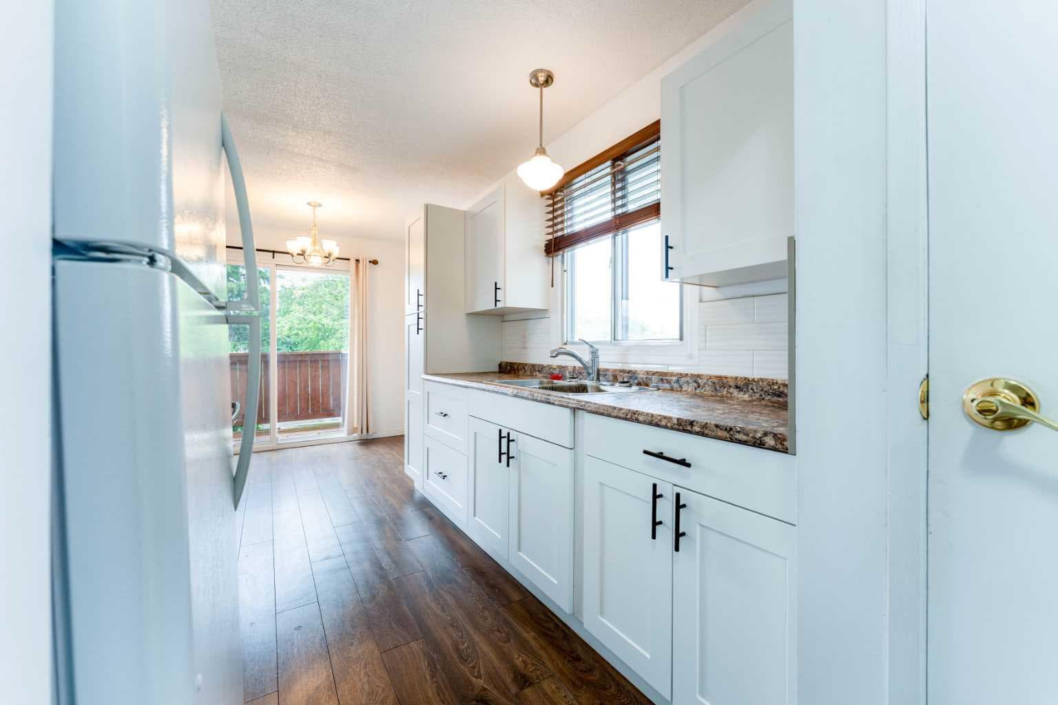 2906 Doverville Crescent SE — photo 2