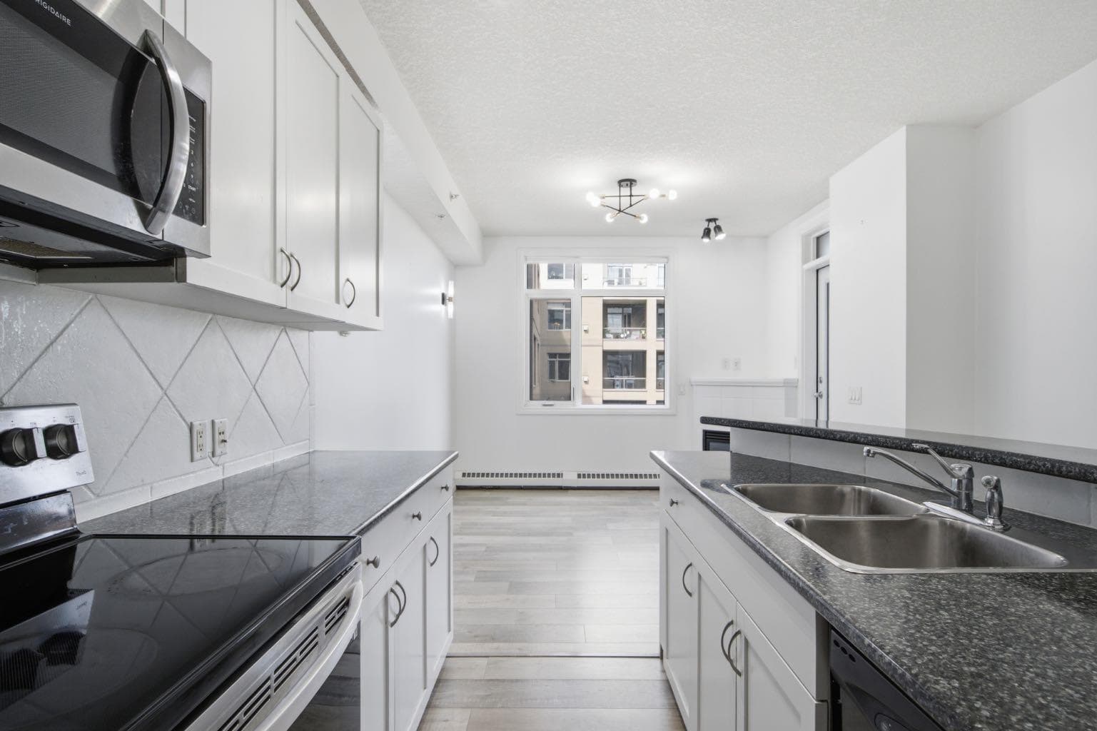 438, 930 Centre Avenue NE — photo 3