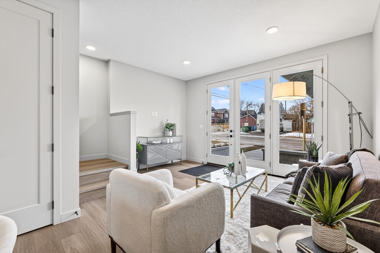 5406 6 Street SW — photo 3