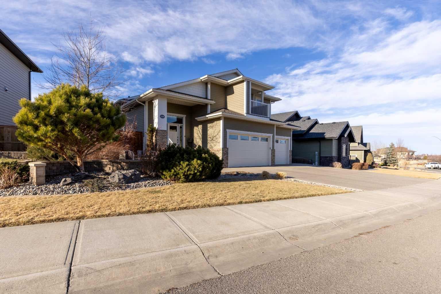 126 Stonecrest Point W — photo 2