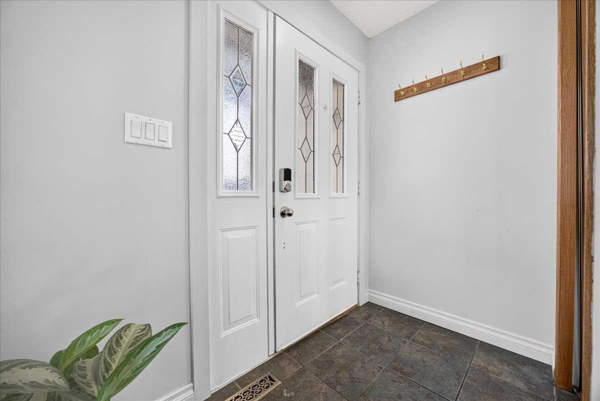 80 Templevale Way NE — photo 3