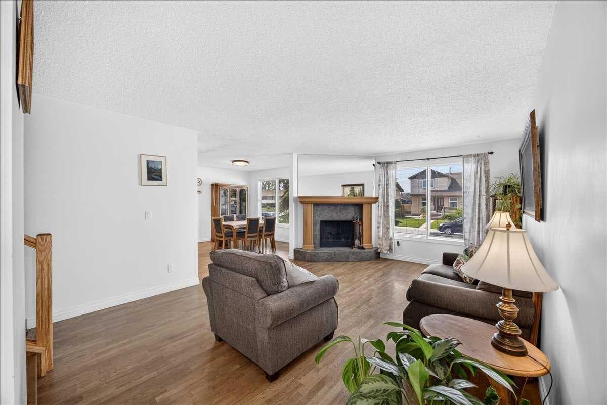80 Templevale Way NE — photo 4