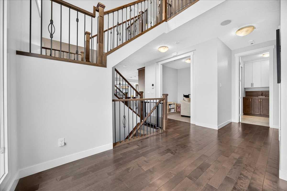 546 Sherwood Boulevard NW — photo 4