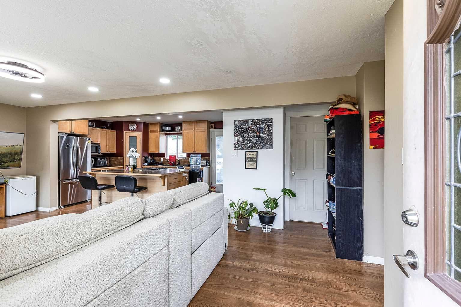 2867 16 Ave SE — photo 5