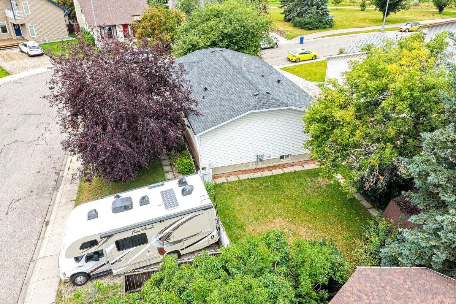 85 Rideau Close SW — photo 3