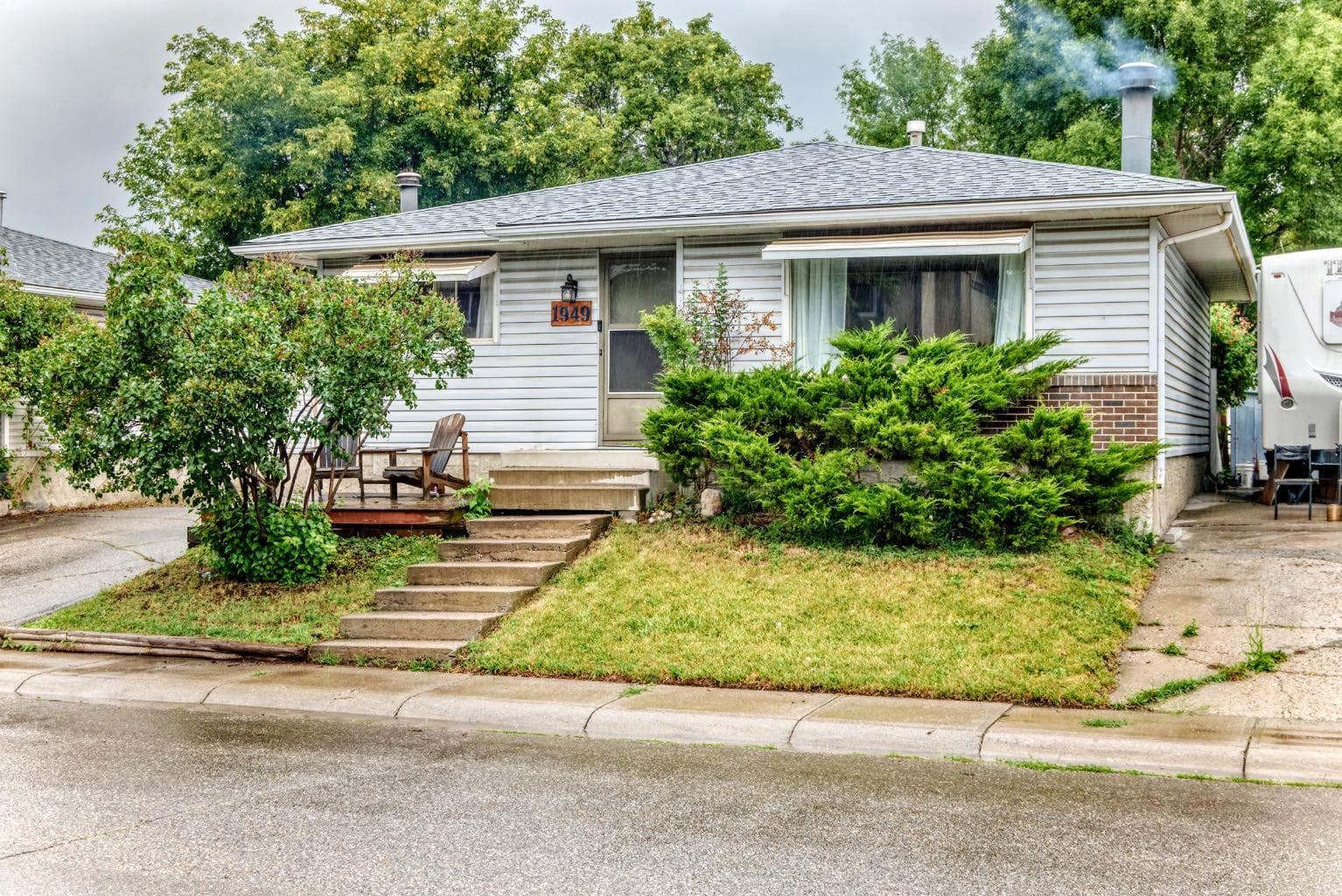 1949 LYTTON Crescent SE — photo 2