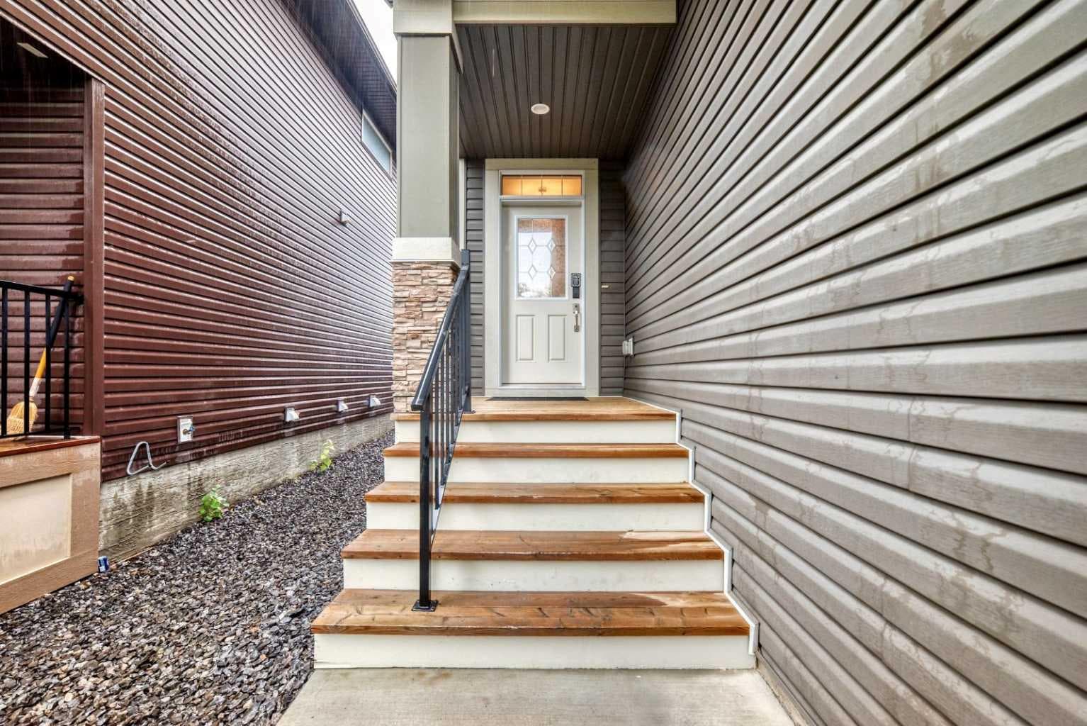 230 Legacy Mews SE — photo 2