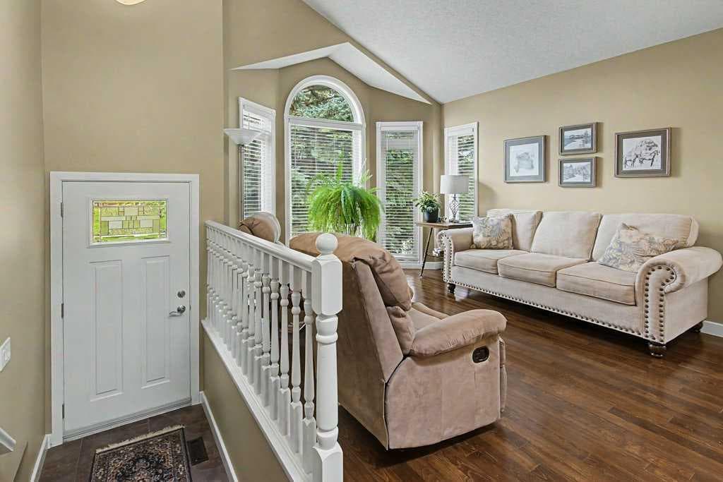 43 Riverside Road SE — photo 2