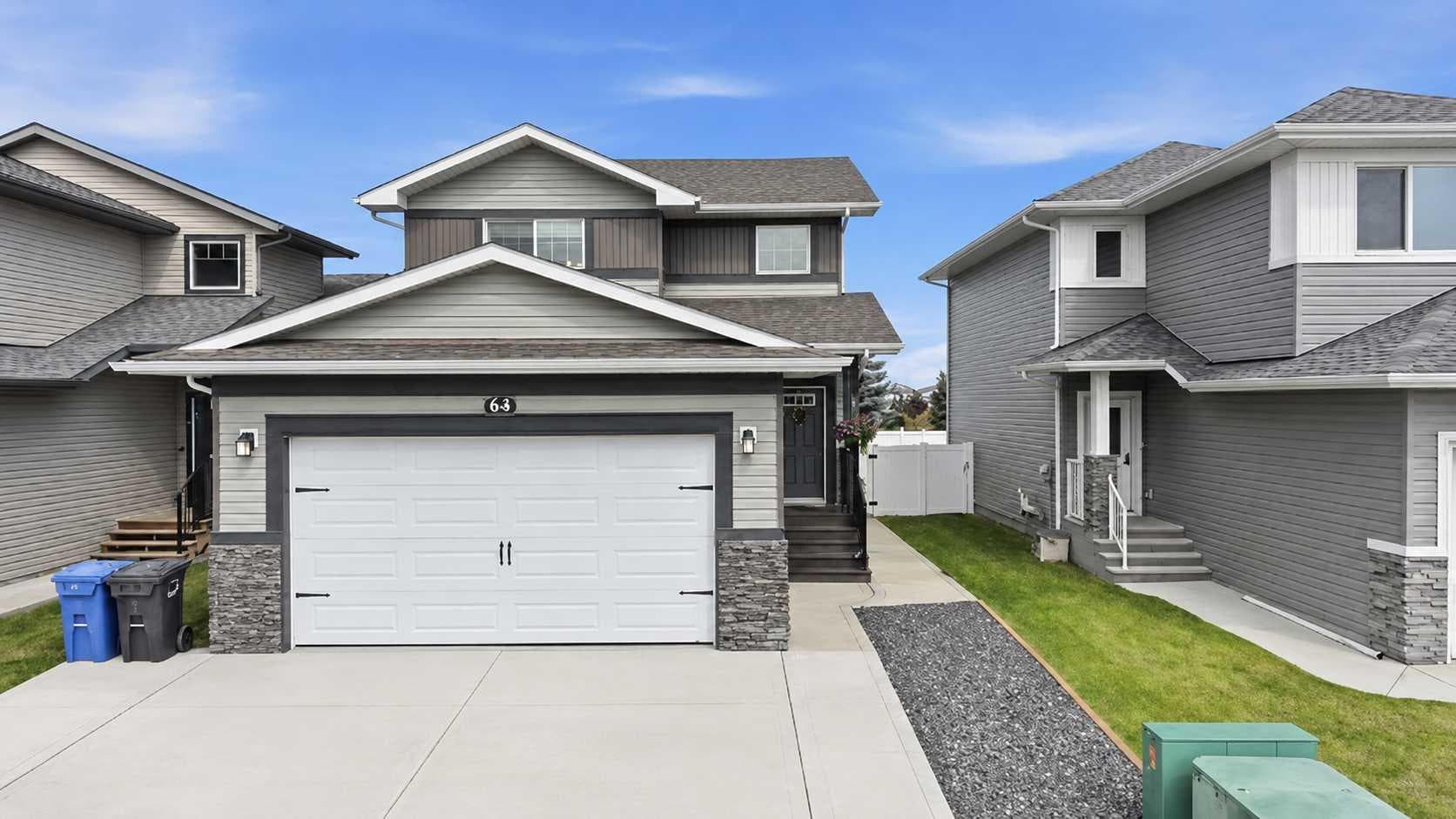 64 Henderson Crescent — photo 1