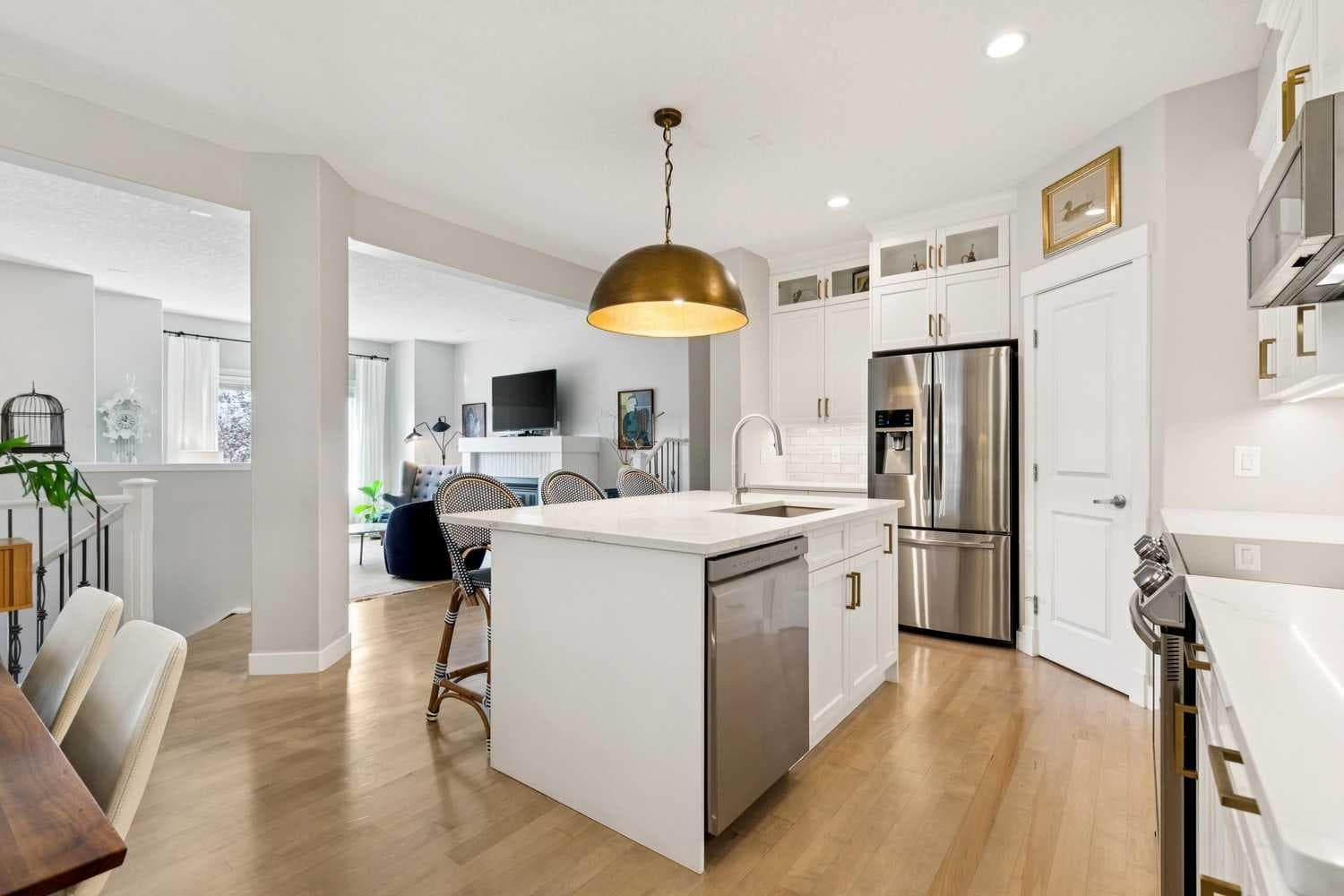 9062 14 Avenue SW — photo 4
